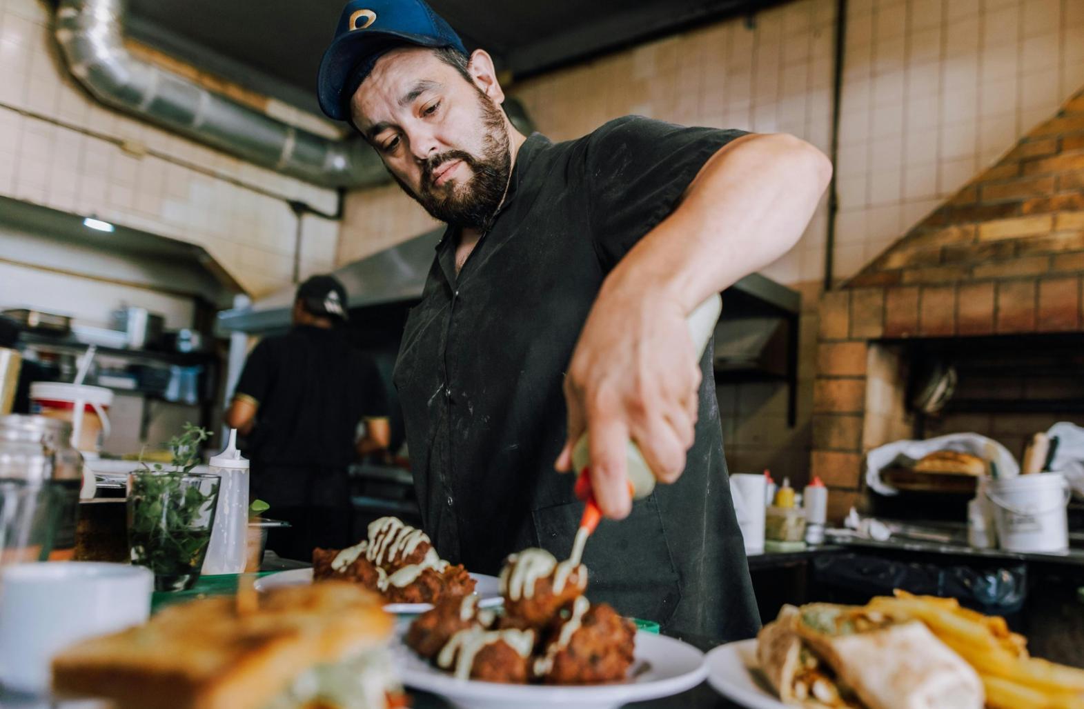 Sous-vide equipment setup with vacuum sealer and temperature controller