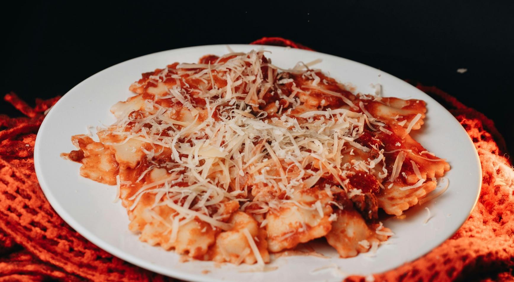 Student preparing ingredients for sous-vide cooking session